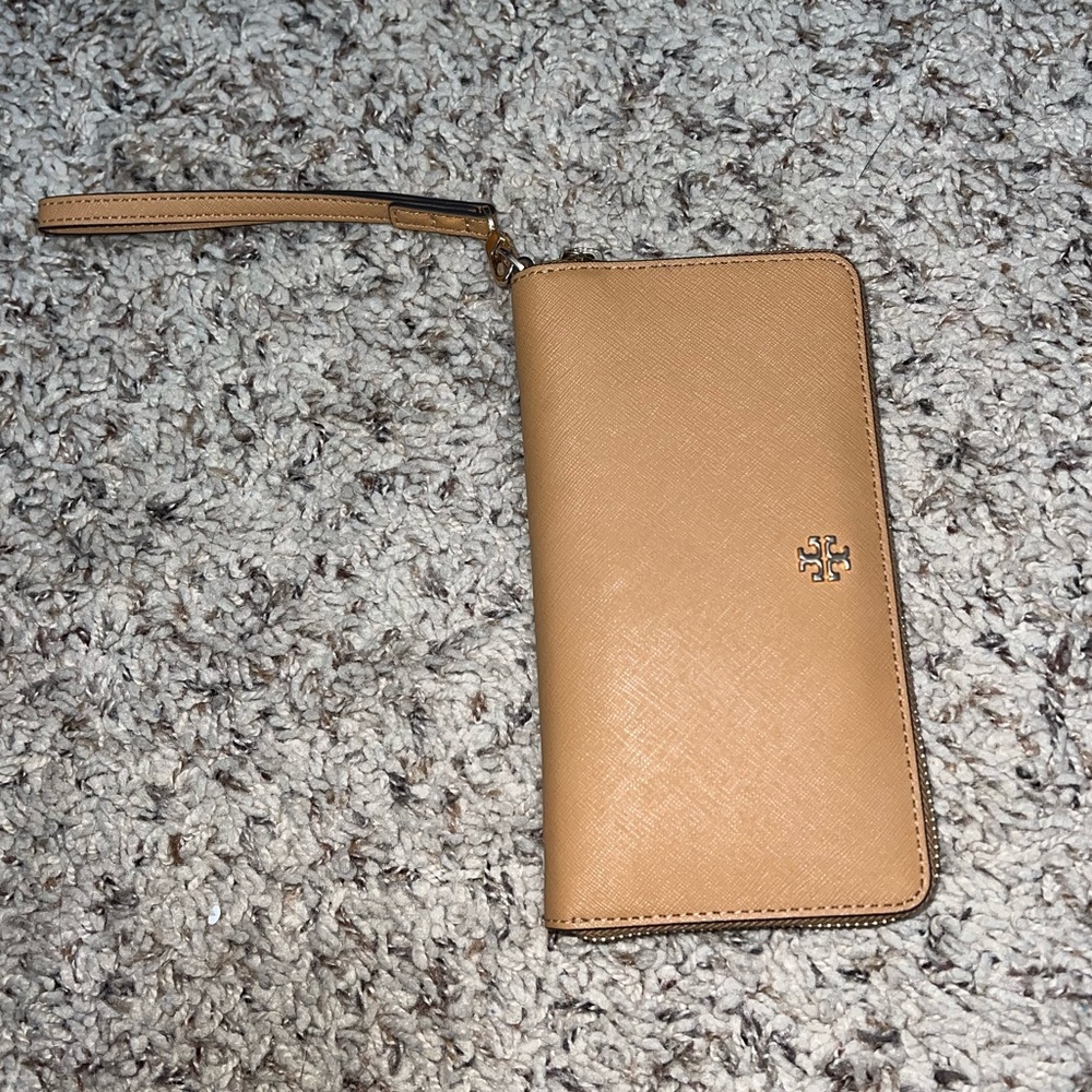 Nearly perfect condition- tan leather Tory Burch wallet with zippers and strap